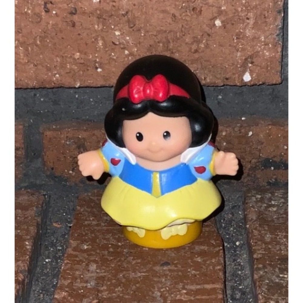 Fisher-Price Little People Disney Princess Snow White Figure 2013 Yellow Blue